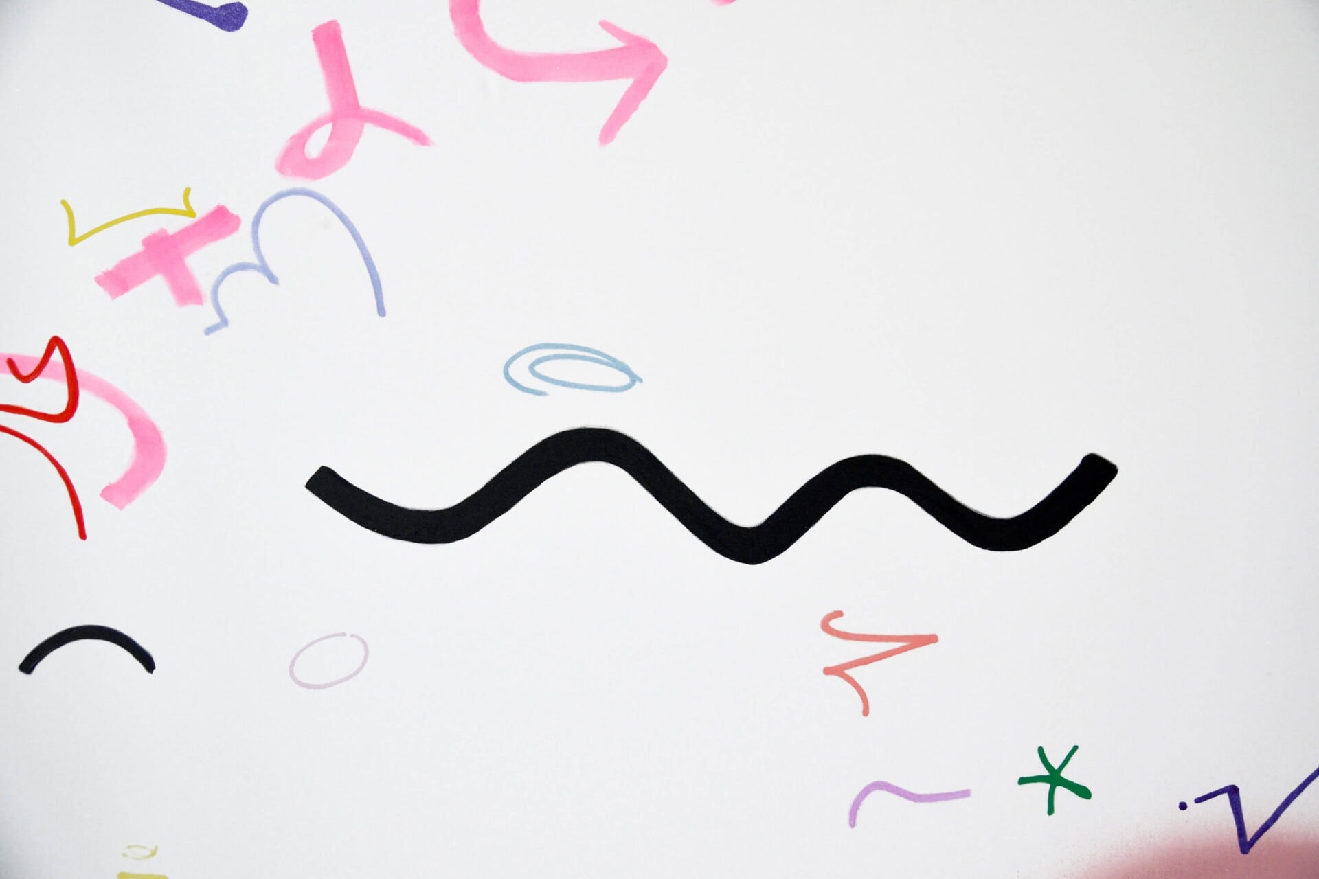 Black and pink lines and forms on the painting Very Important made by the artist Patricia Sandonis