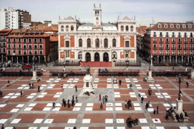 Patricia Sandonis, large-scale art installation in the public realm. Plaza Mayor de Valladolid. Participative approach