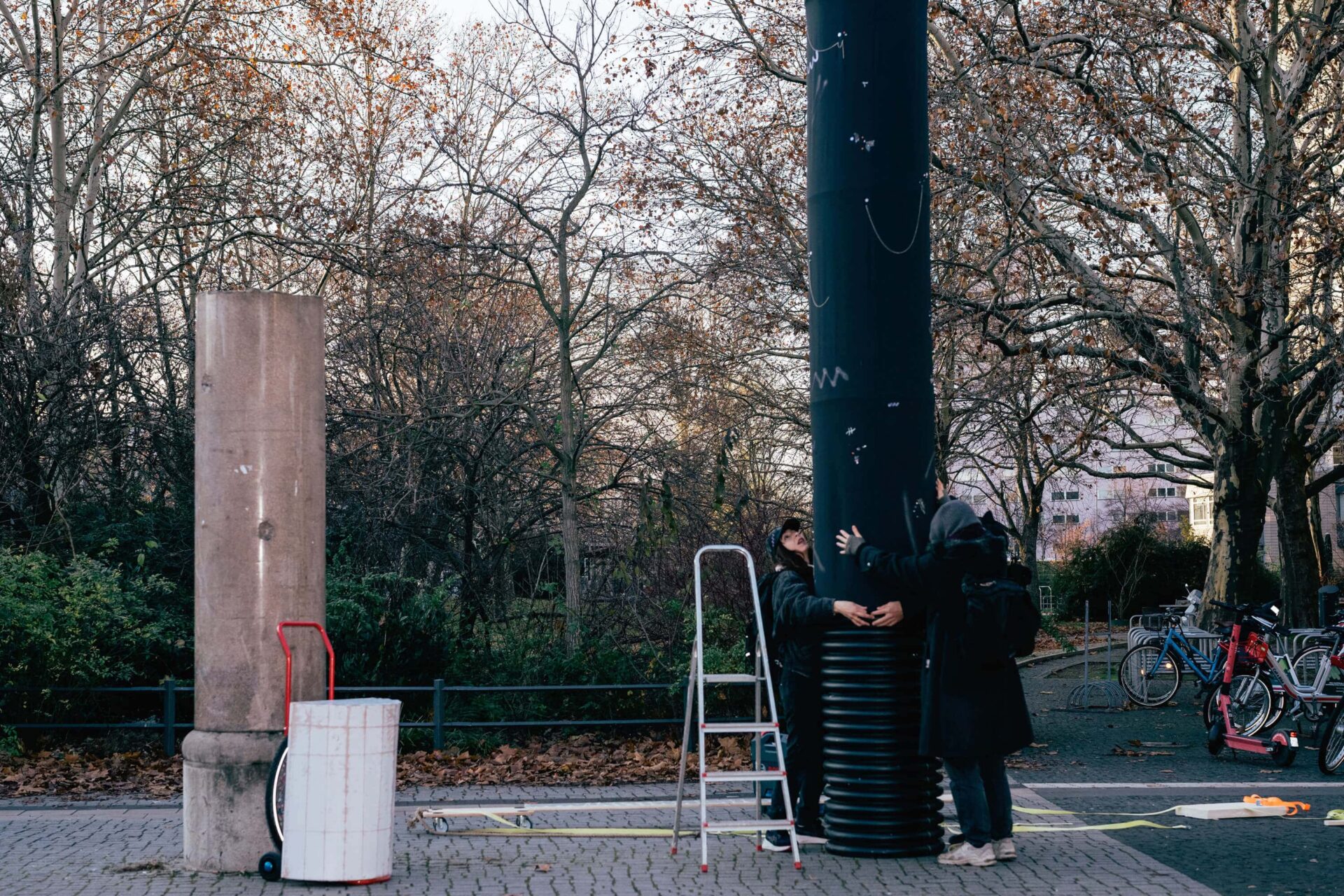 Artist Patricia Sandonis setting up a column sculpture called Ignored in Public in Berlin. Art in the public realm